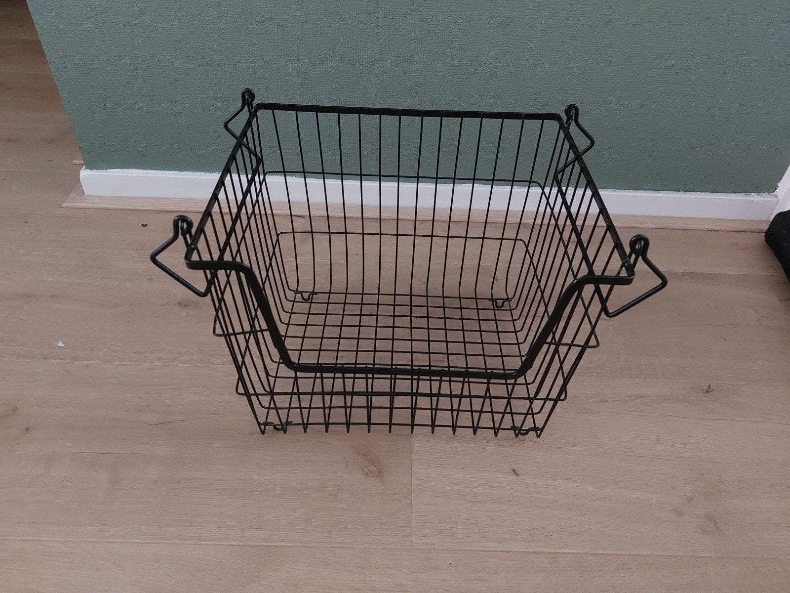 Metalen mandje, Huis en Inrichting, Woonaccessoires | Krantenbakken en Lectuurbakken, Met handvat, Ophalen, Zo goed als nieuw