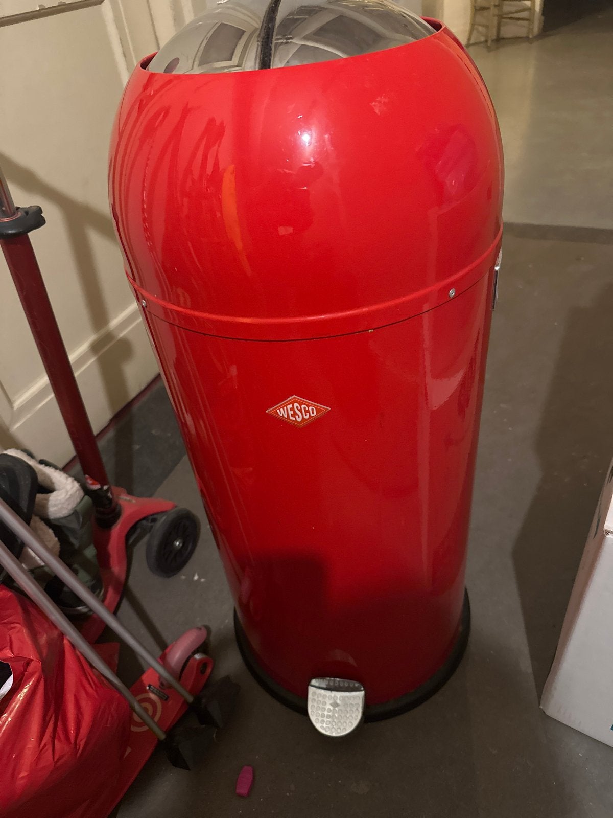 Wesco Kickmaster Pedaalemmer Rood, Huis en Inrichting, Ophalen, Met pedaal, 40 liter of meer, Zo goed als nieuw