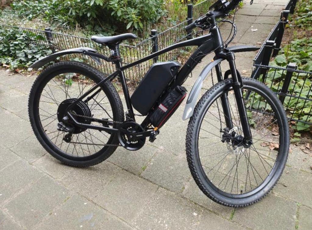 Snelle E-bike 1500W - Geen achterrem - Ruilen mogelijk, Zo goed als nieuw, 51 tot 55 cm, 50 km per accu of meer, Ophalen