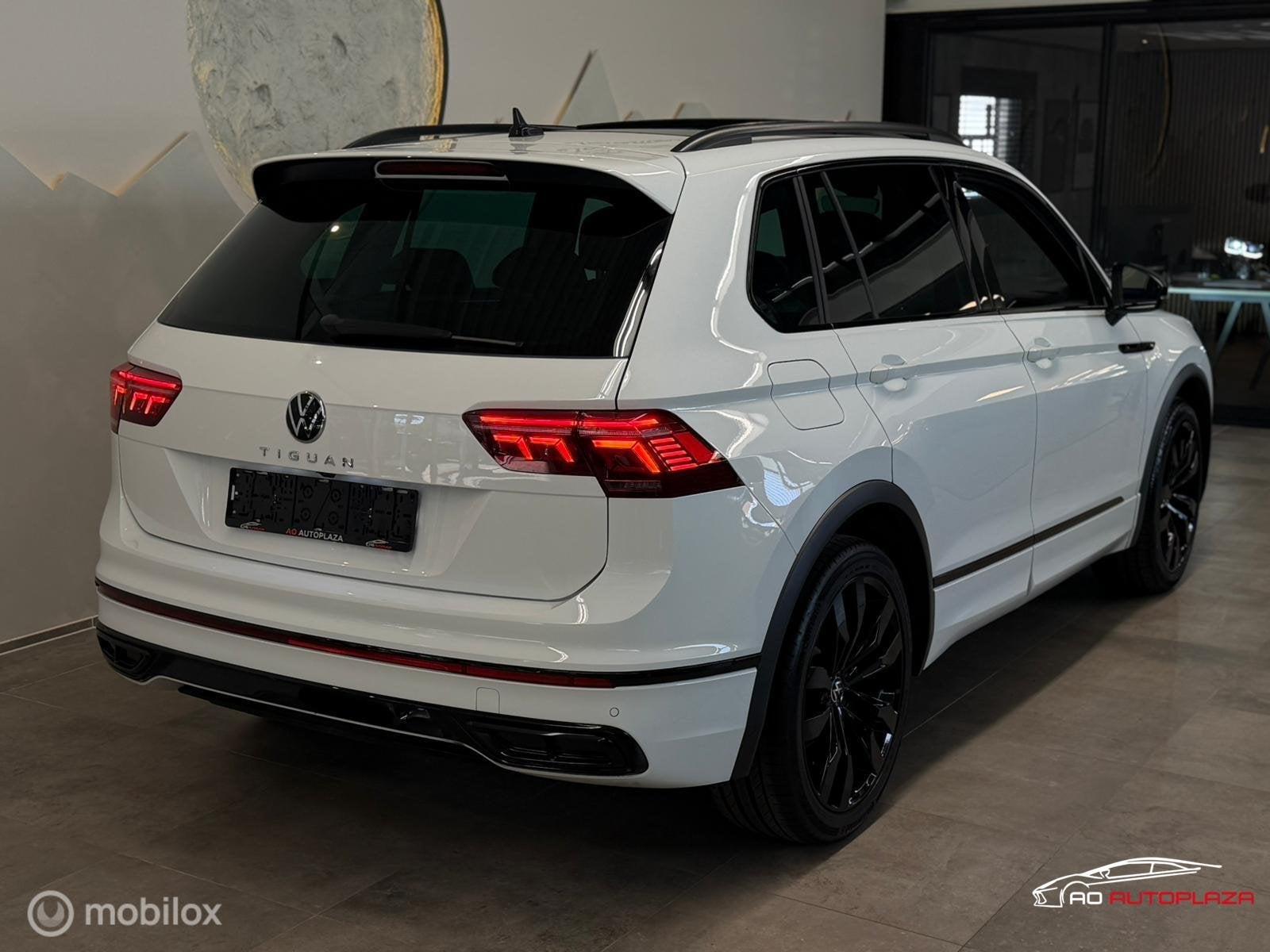 Volkswagen Tiguan 1.5 TSI 3x R-Line Panorama/Black Style/IQ, Auto's, 15 km/l, 1498 cc, Zwart, 4 cilinders