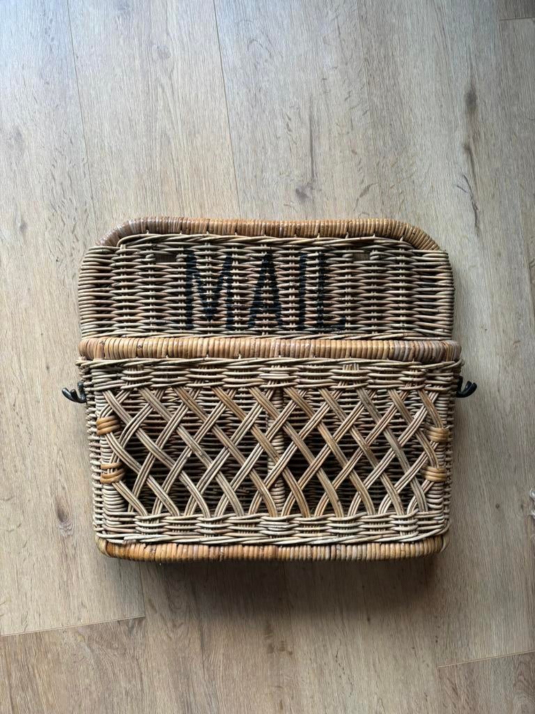 Riviera maison post opberger, Huis en Inrichting, Woonaccessoires | Krantenbakken en Lectuurbakken, Ophalen of Verzenden, Zo goed als nieuw