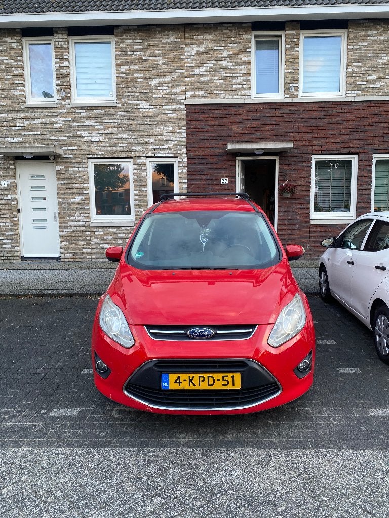 Ford Grand C-Max 1.0 92KW Ecoboost 2013 Rood, Auto's, Voorwielaandrijving, 745 kg, Zwart, 7 stoelen