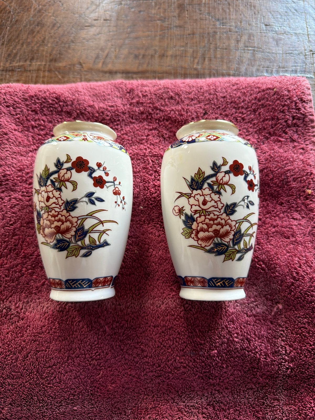 Oude set Vazen met Bloemenpatroon, Antiek en Kunst, Ophalen of Verzenden