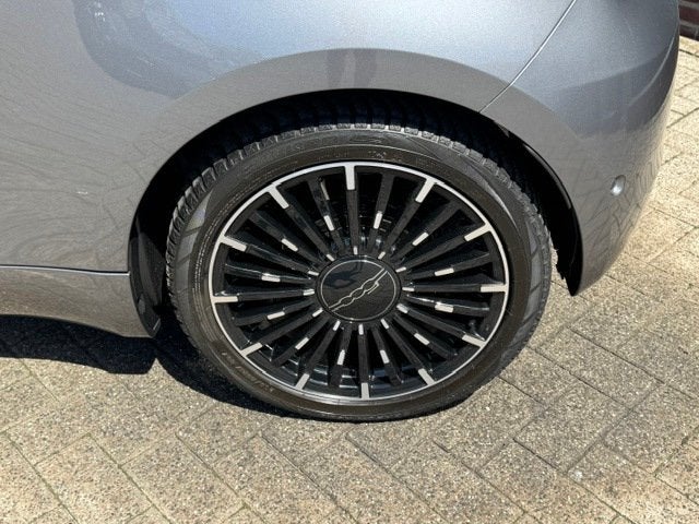 Fiat 500 e La Prima 42 kWh *leder *pano *carplay *ad. cruise, Gebruikt, 4 stoelen, Leder, Automatische klimaatregeling