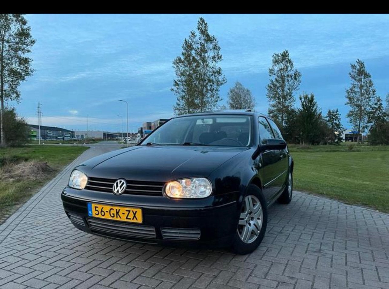 Volkswagen Golf 1.6 77KW 2001 Zwart, Ophalen