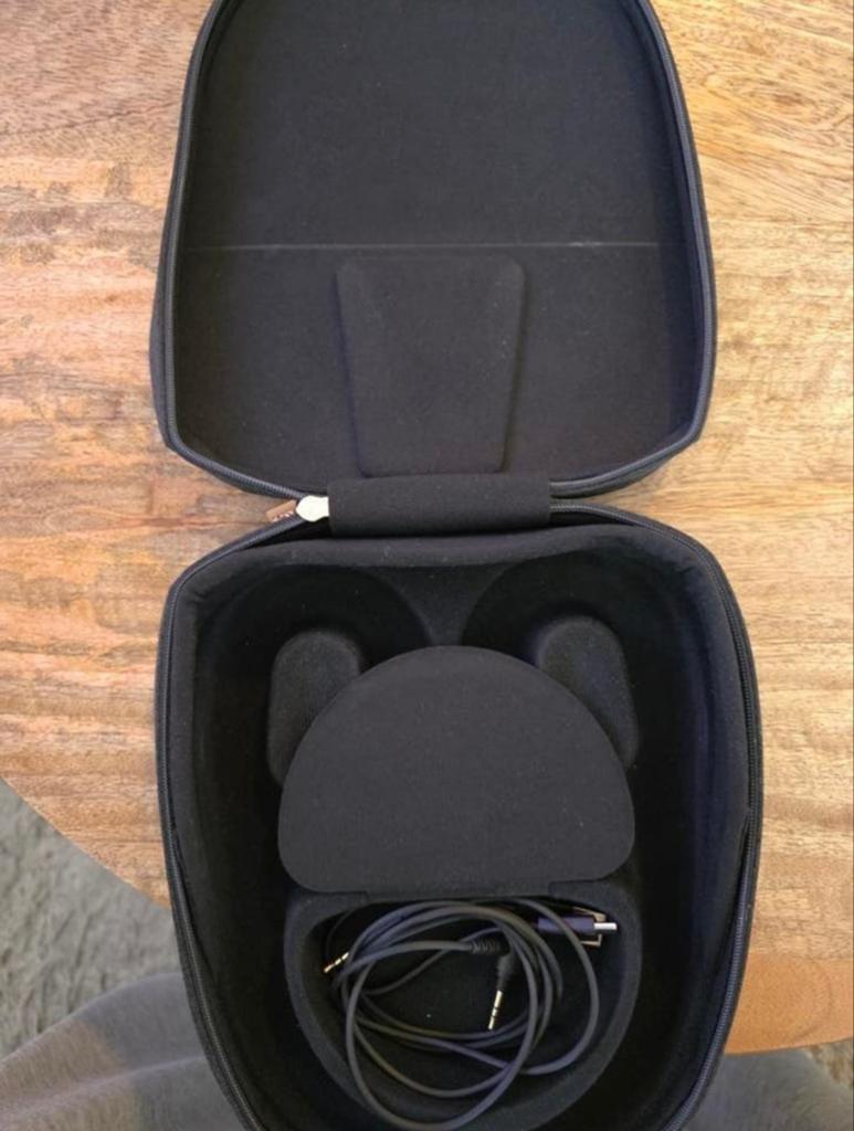 Sony wh-1000xm5.