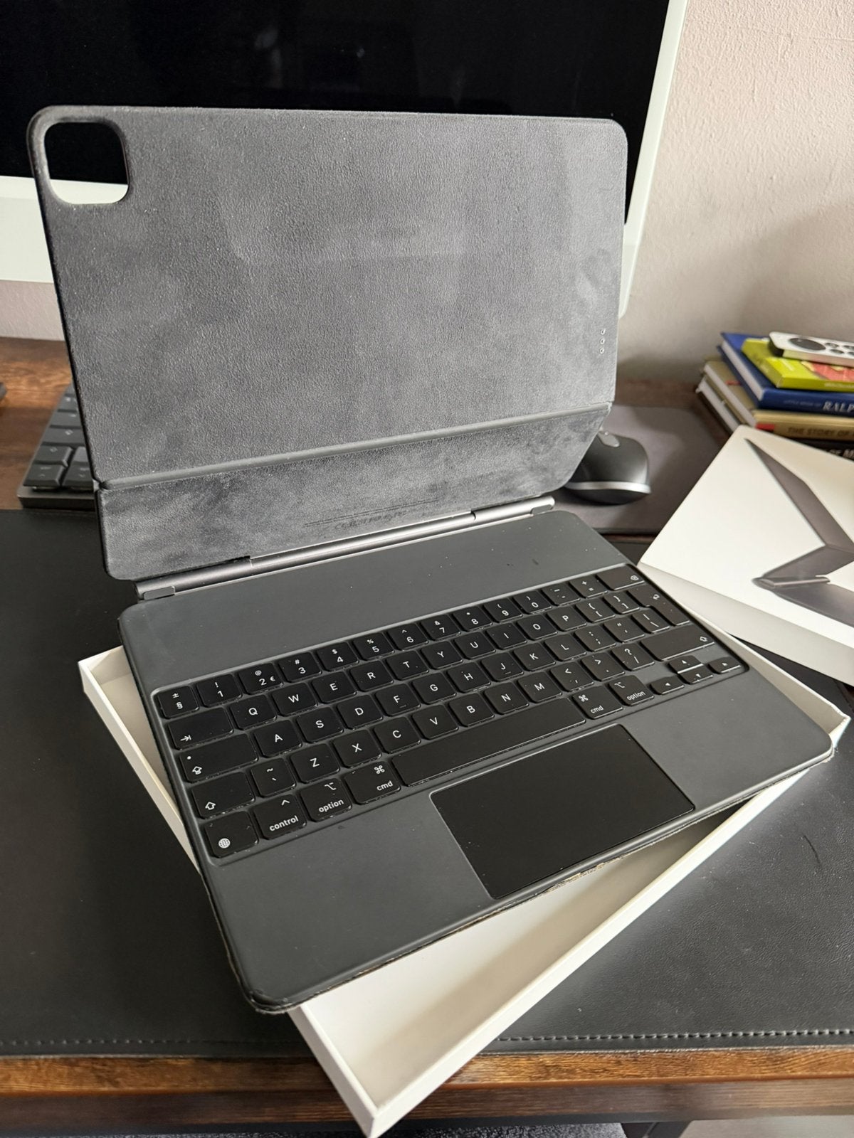 Apple Magic Keyboard iPad Pro 12.9” Air 13” | Nederlands, IPad Pro 12.9" & Air 13", Bescherming voor- en achterkant, Ophalen of Verzenden