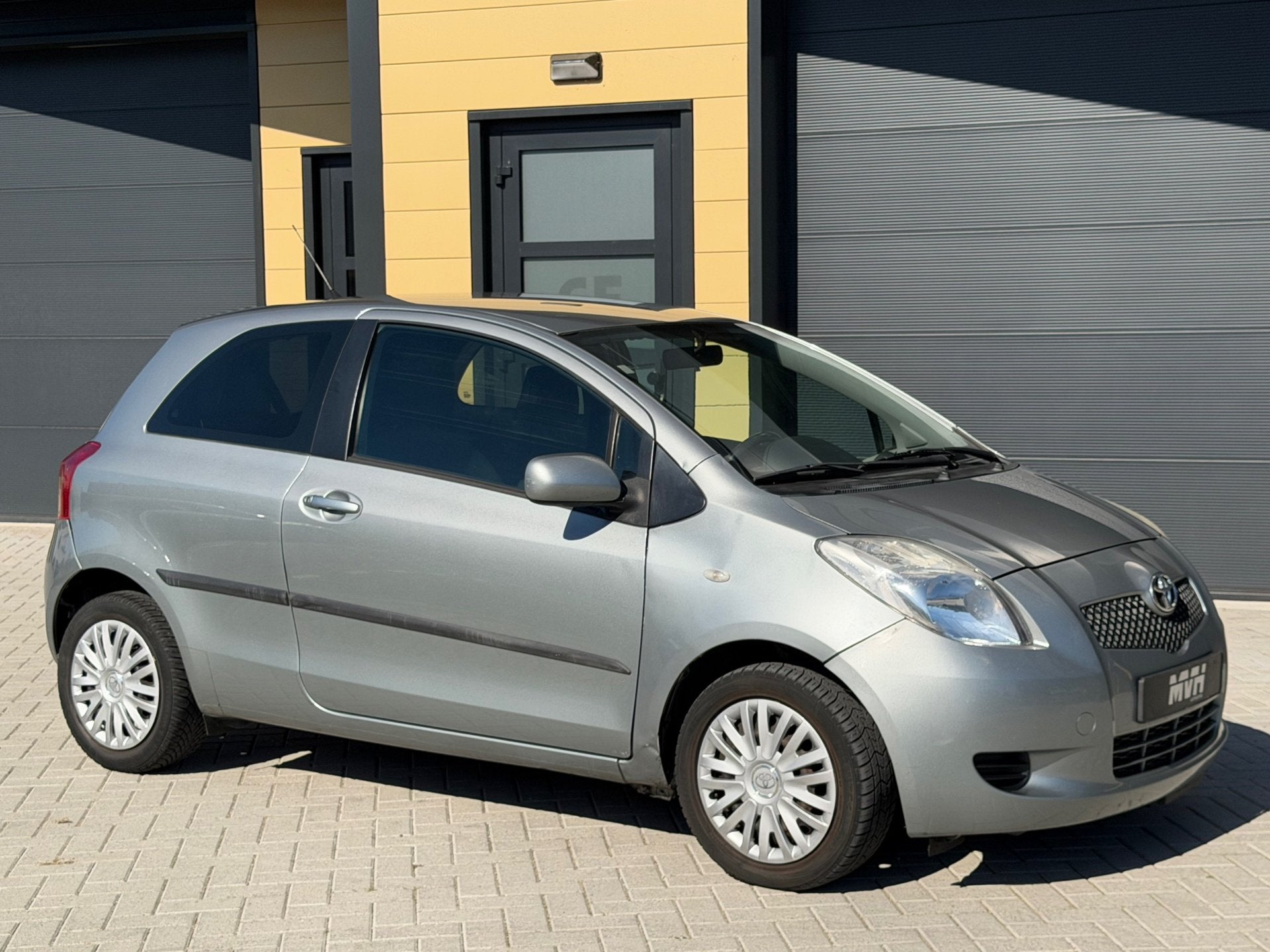 Toyota Yaris 1.3 VVTi Sol - Airco - PDC - Nieuwe APK - MF St, Auto's, Voorwielaandrijving, Dealer onderhouden, Stof, 4 cilinders