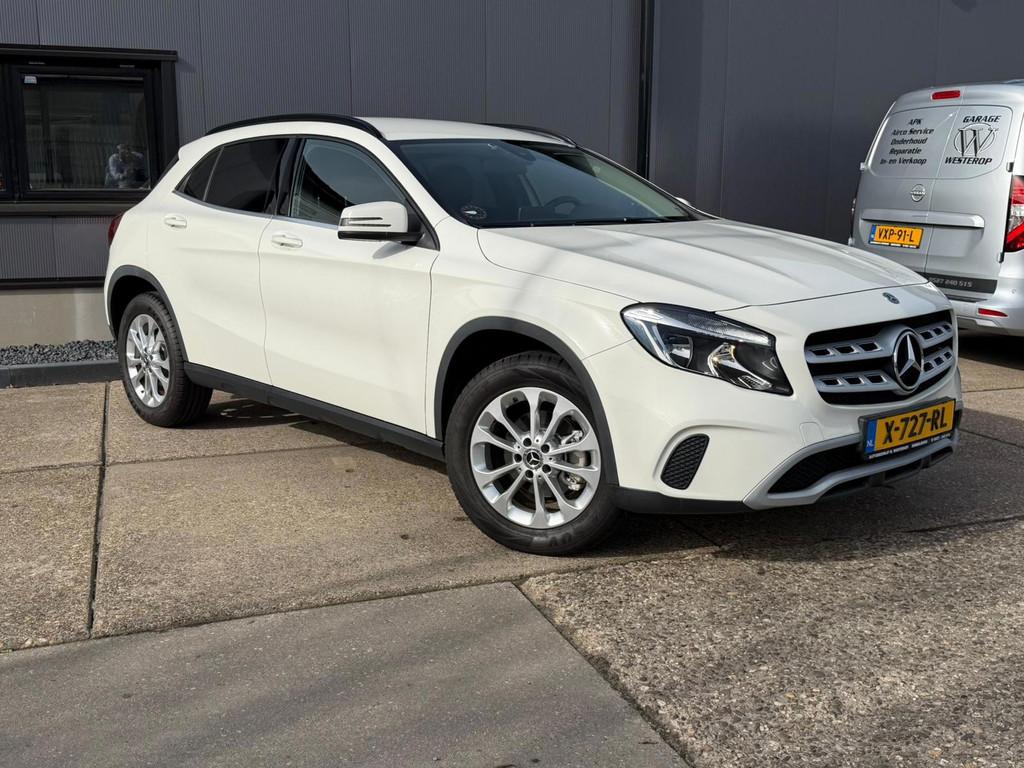 Mercedes-Benz GLA-klasse 200 Premium Plus super nette auto, Voorwielaandrijving, Gebruikt, Leder en Stof, Wit