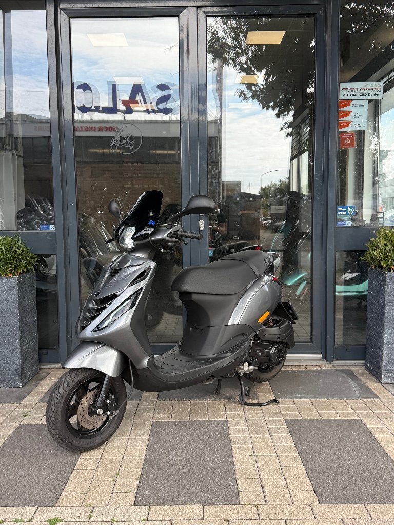 Piaggio Zip IGET E5 | 2022 | 19.400km | Alphaset | Led, Gebruikt, Maximaal 45 km/u, Zip, Benzine