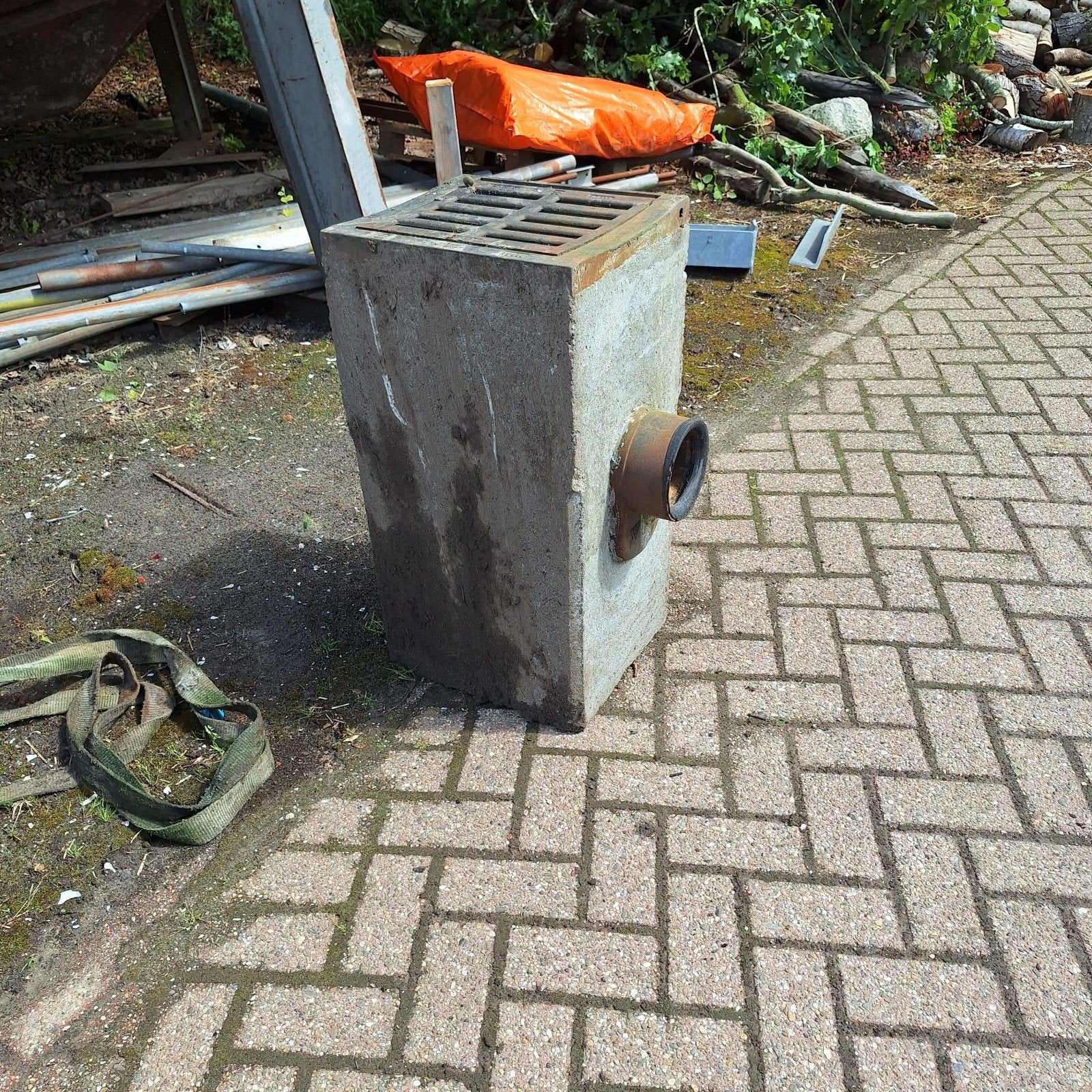 Betonnen afvoerput met rooster, Ophalen, Minder dan 2 meter, 80 mm of meer, Overige materialen