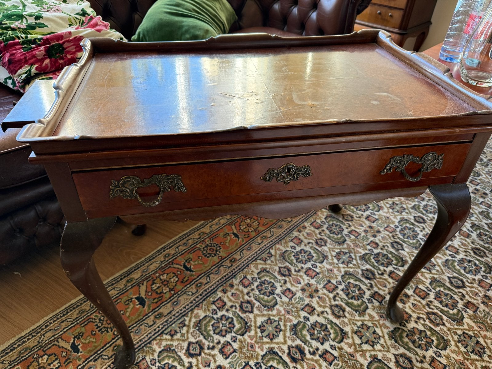 Antieke houten bijzettafel met lade, Ophalen