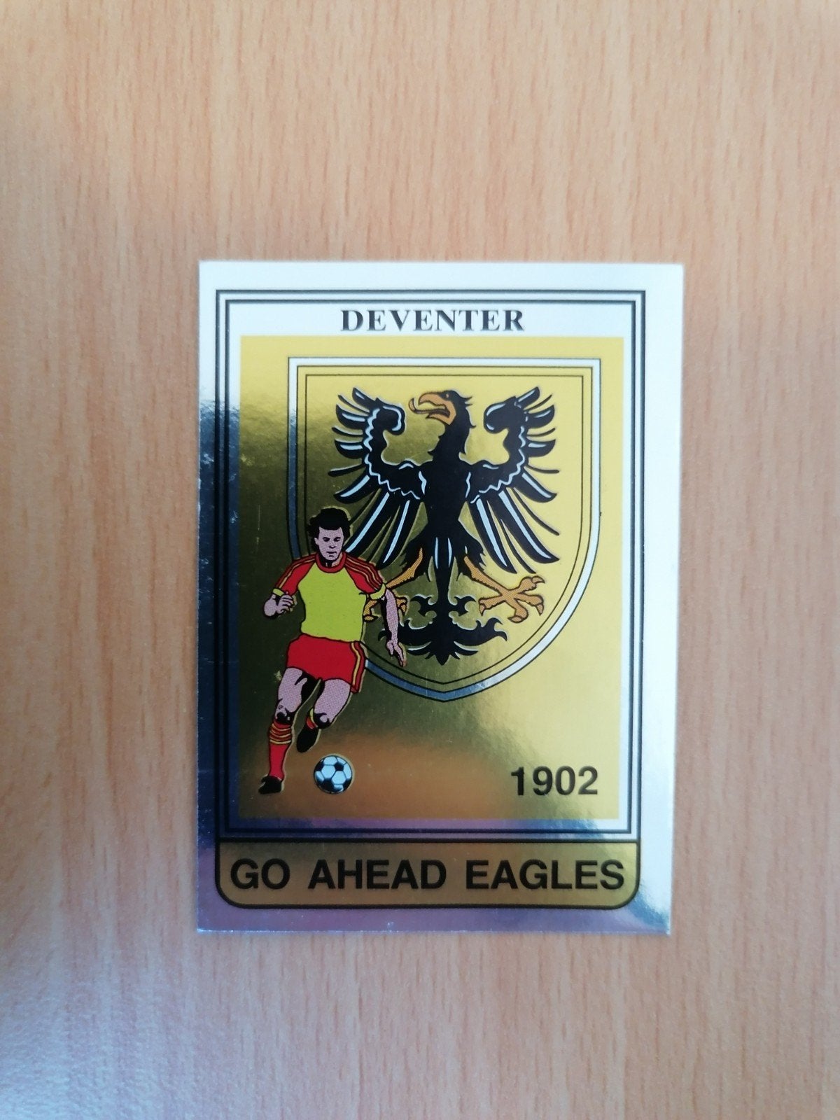 Panini Voetbal 85 #115 Go Ahead Eagles embleem., Ophalen of Verzenden, Zo goed als nieuw, Plaatje