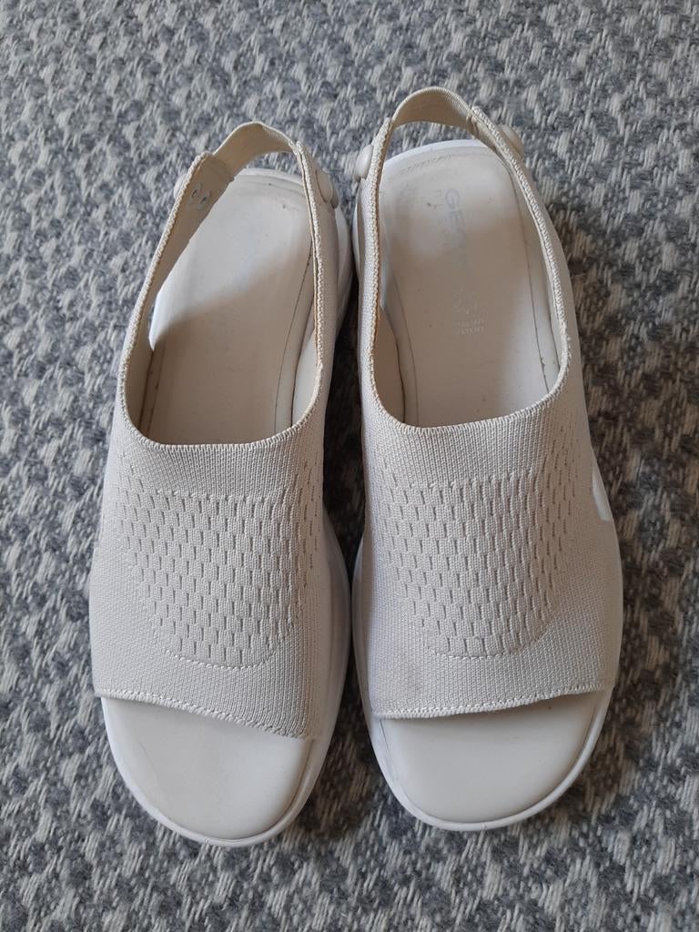 Geox sandalen, maat 38, beige, zo goed als nieuw, Geox, Beige, Zo goed als nieuw, Sandalen of Muiltjes