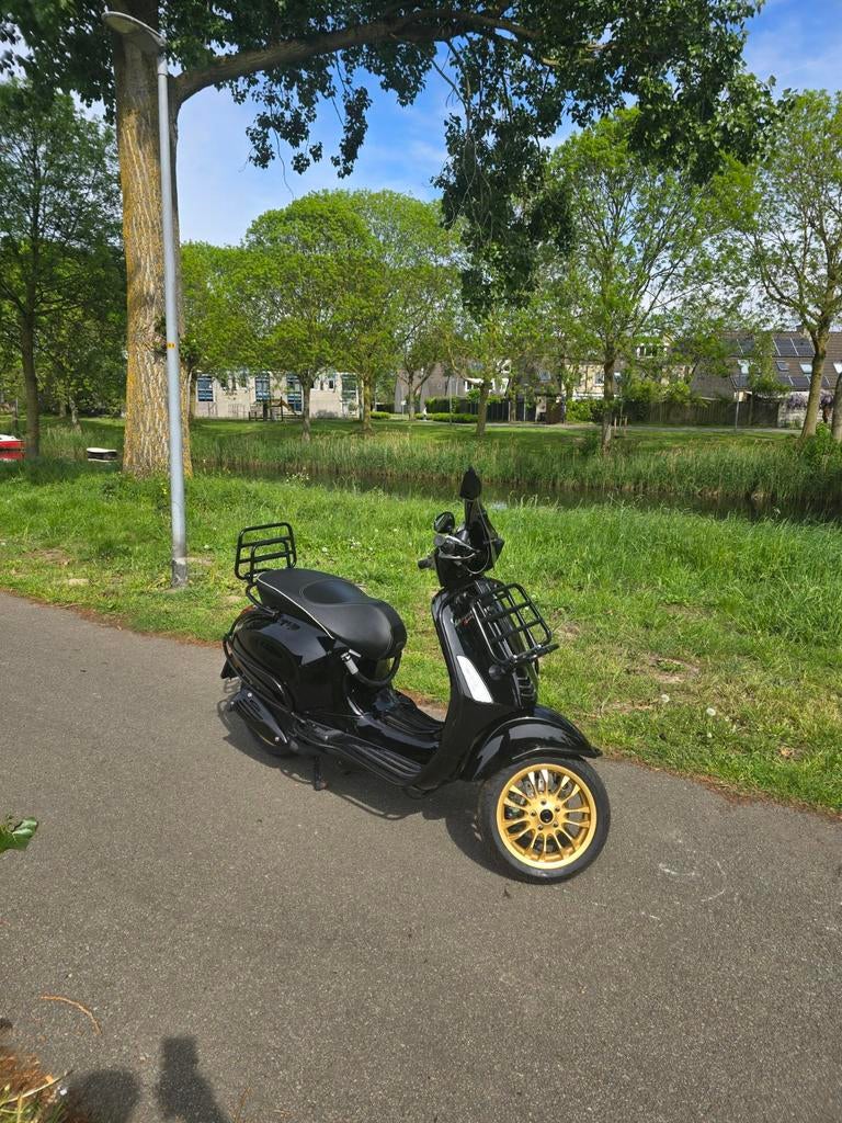 Zwarte Vespa Sprint Black on Black, Gebruikt, Overige modellen, Maximaal 45 km/u, Ophalen of Verzenden