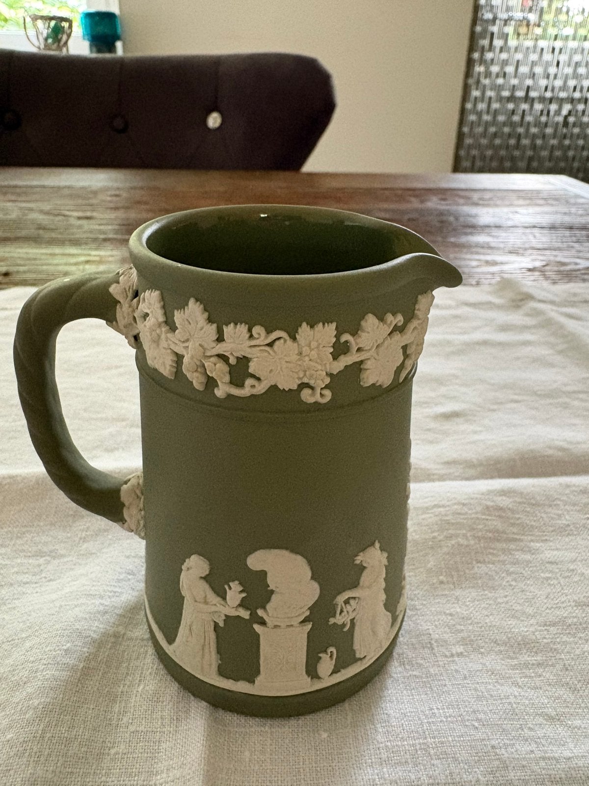 Antiek Wedgwood Jasperware kannetje - groen met wit reliëf., Antiek en Kunst, Antiek | Porselein, Verzenden