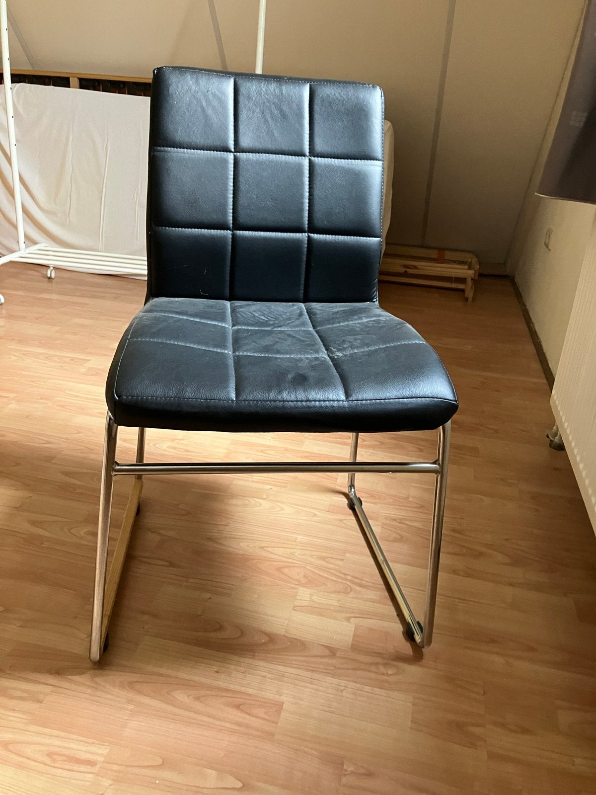 Zwarte eetkamerstoel / keukenstoel. Twee stuks!, Kunststof, Gebruikt, Twee, Zwart