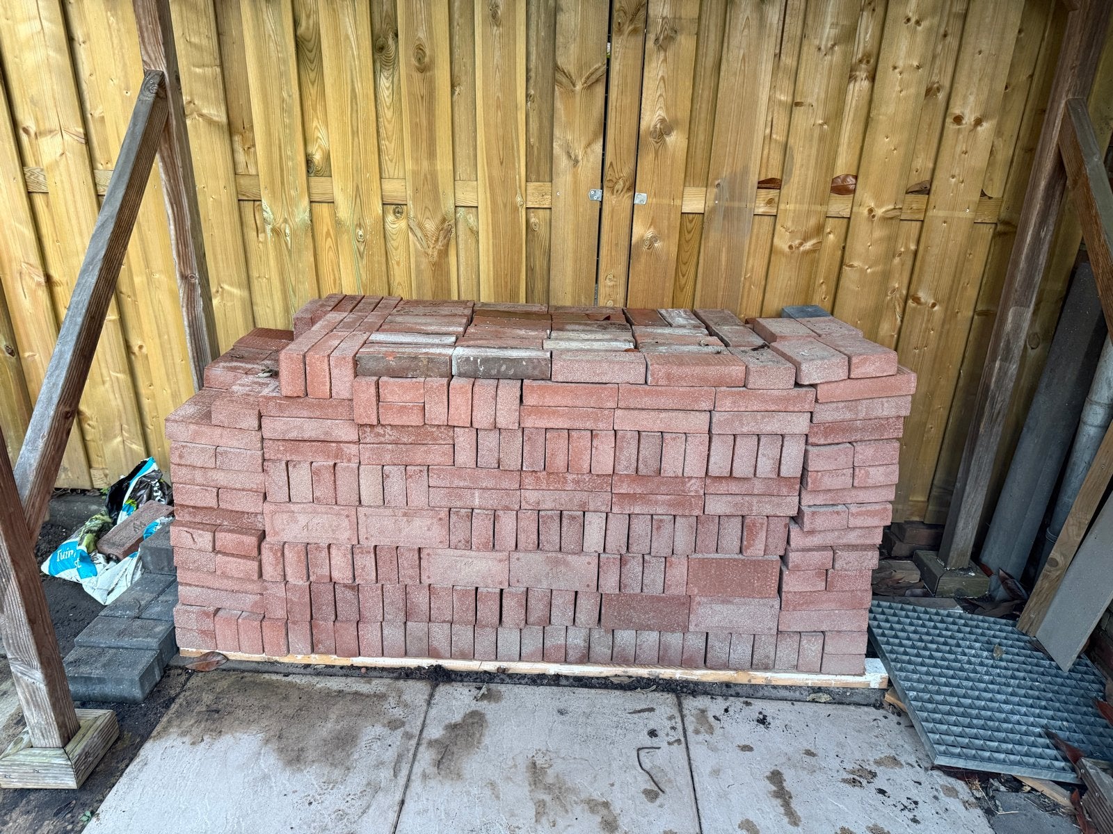 Rode bakstenen te koop, Ophalen, Zo goed als nieuw, Bakstenen