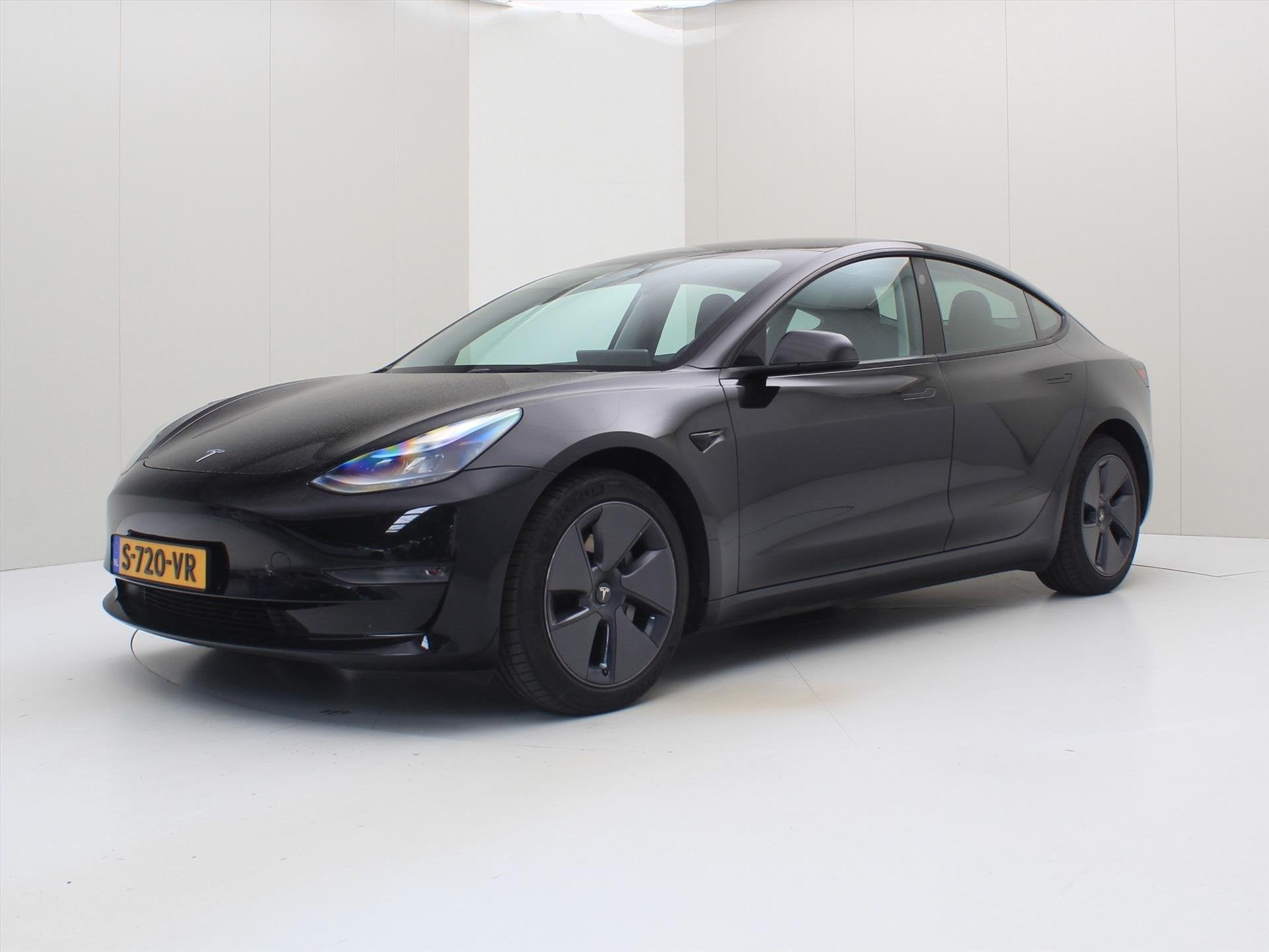 Tesla Model 3 Long-Range AWD 351pk 75 kWh UPGRADE 93,5% SoH, Auto's, Automaat, Zwart, Zwart, Origineel Nederlands