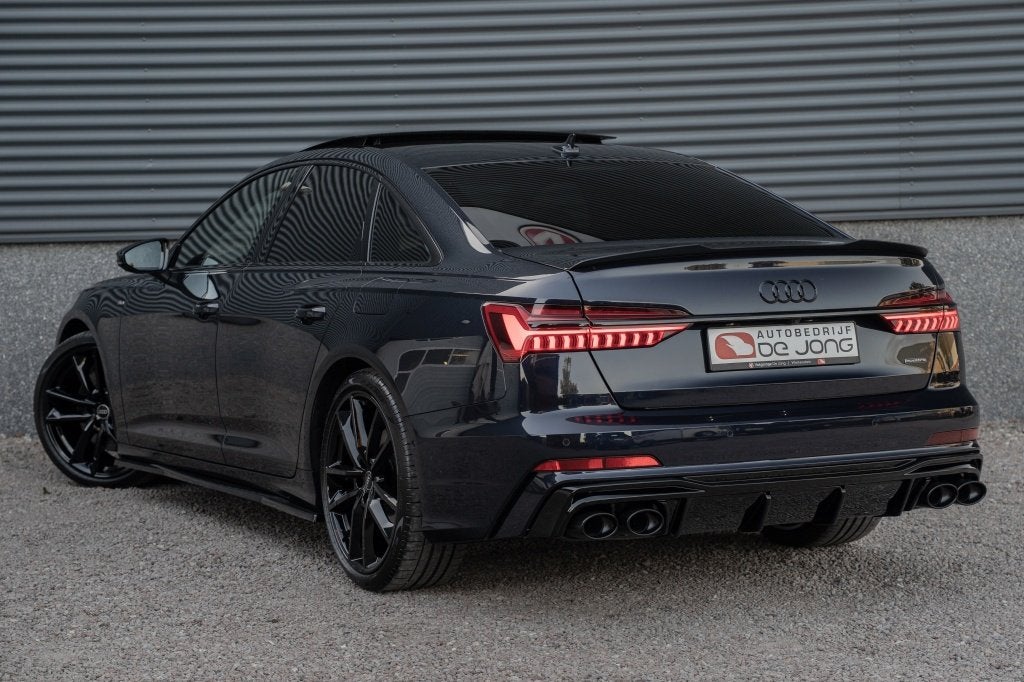 Audi A6 Limousine 55 TFSIe Competition 367PK | B&O 3D Adv. |, Auto's, 14 kWh, Gebruikt, 4 cilinders, Blauw