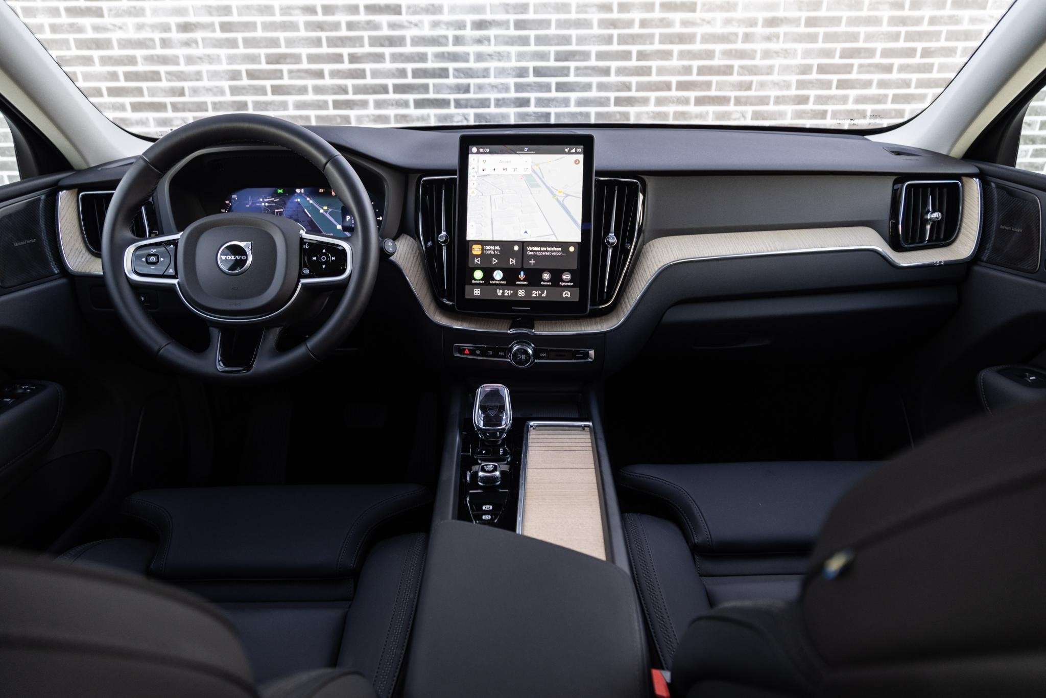 Volvo XC60 2.0 T6 Plug-in hybrid AWD Plus Dark | PHEV | Face, Auto's, Gebruikt, Euro 6, 4 cilinders, 180 min