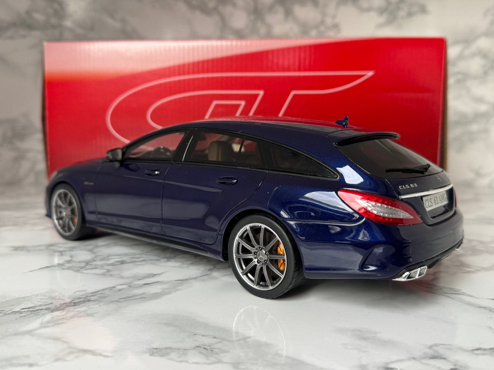 GT Spirit Mercedes Benz CLS 63 AMG Shooting Brake GT040, Hobby en Vrije tijd, Ophalen of Verzenden, Zo goed als nieuw, Auto, Overige merken