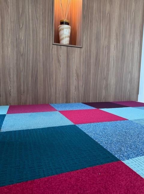 Kleurrijke isolatie in de mix nieuwe tapijttegels, Overige kleuren, 75 m² of meer, Nieuw, Ophalen of Verzenden