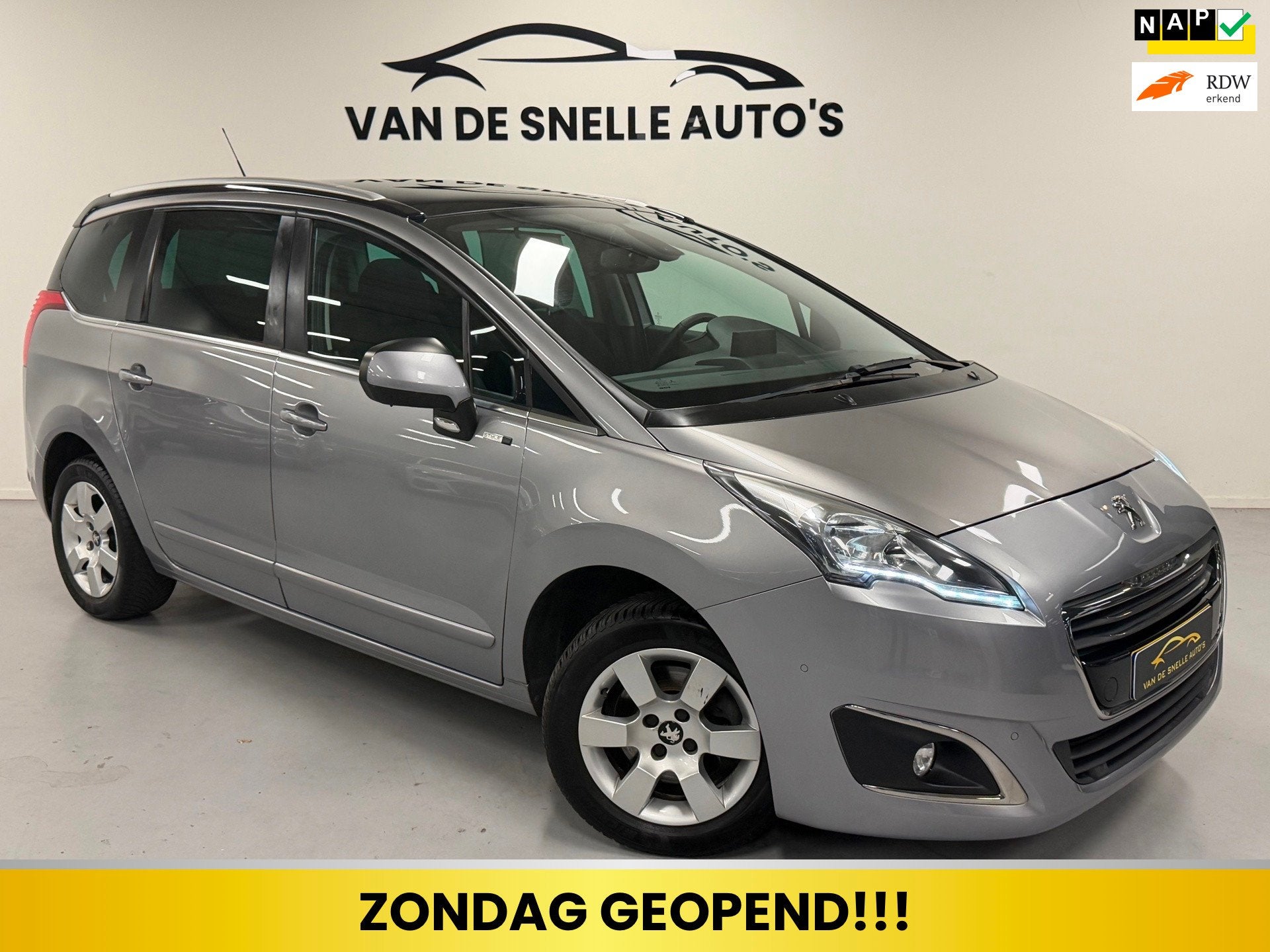 Peugeot 5008 1.2 PureTech Style 7p. CAMERA/PDC/TREKHAAK/PANO, Auto's, Voorwielaandrijving, 745 kg, Gebruikt, Euro 6