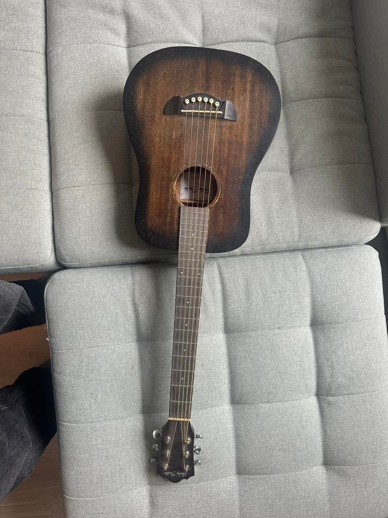 Gitaar Harley Benton, Ophalen, Zo goed als nieuw, Western- of Steelstringgitaar, Met koffer