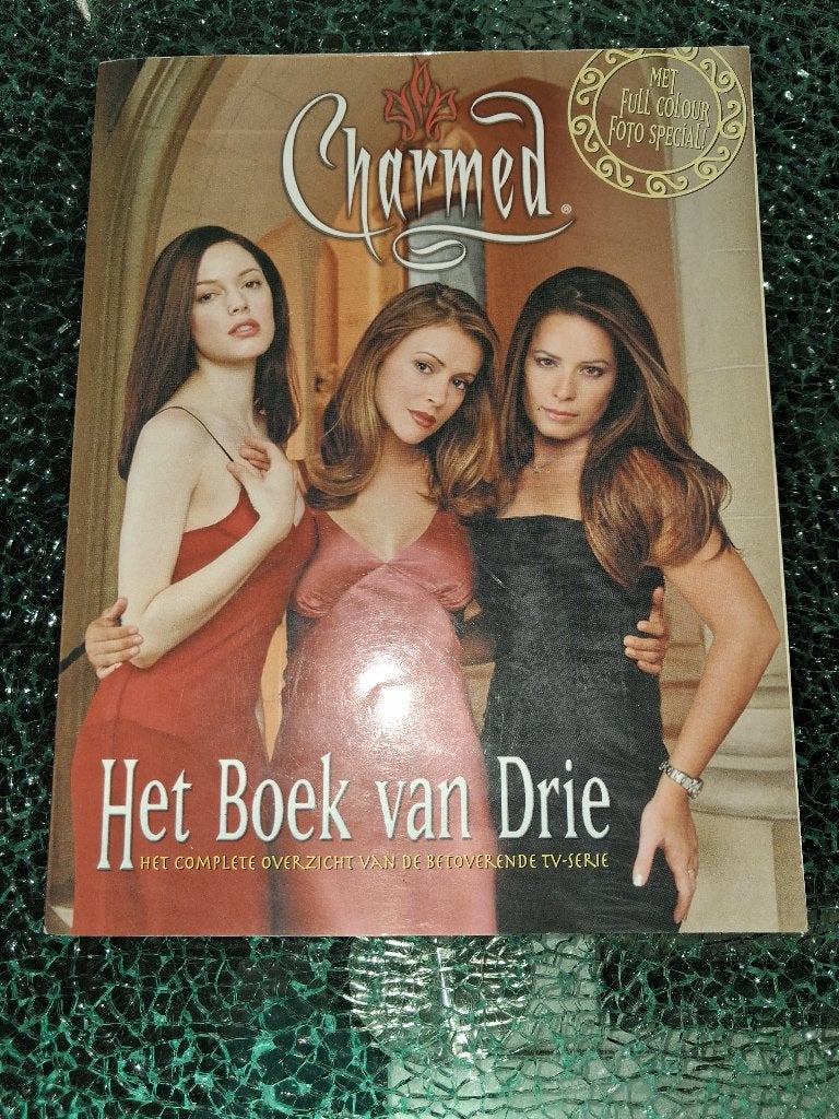 Charmed: Het Boek van Drie - Compleet Overzicht TV-Serie, Boeken, Ophalen of Verzenden, Gelezen, Constance M. Burge