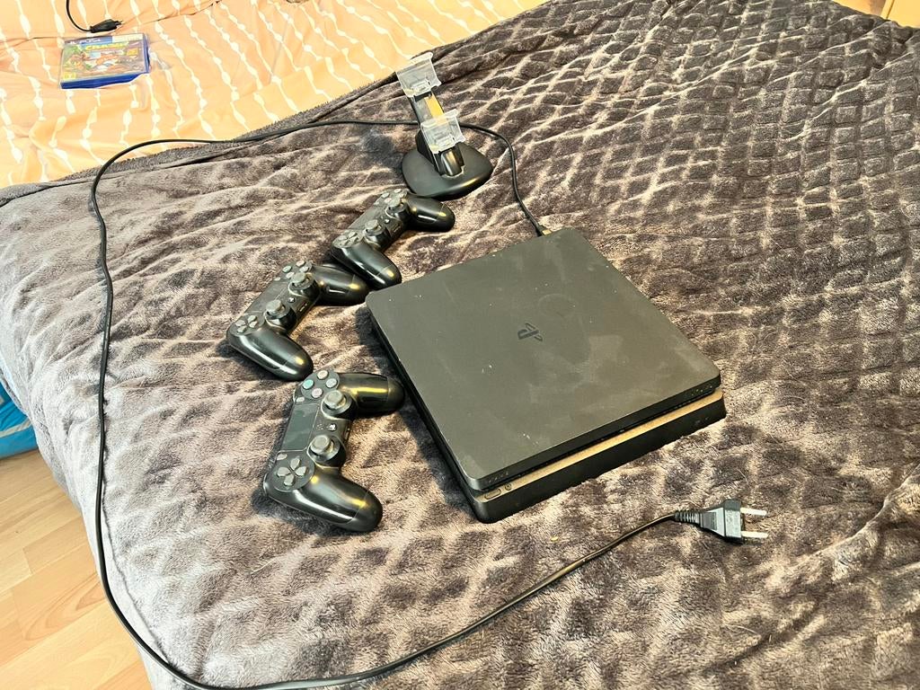 Playstation 4 met race stuur, Spelcomputers en Games, 1 speler, Racen en Vliegen, Ophalen of Verzenden, Zo goed als nieuw