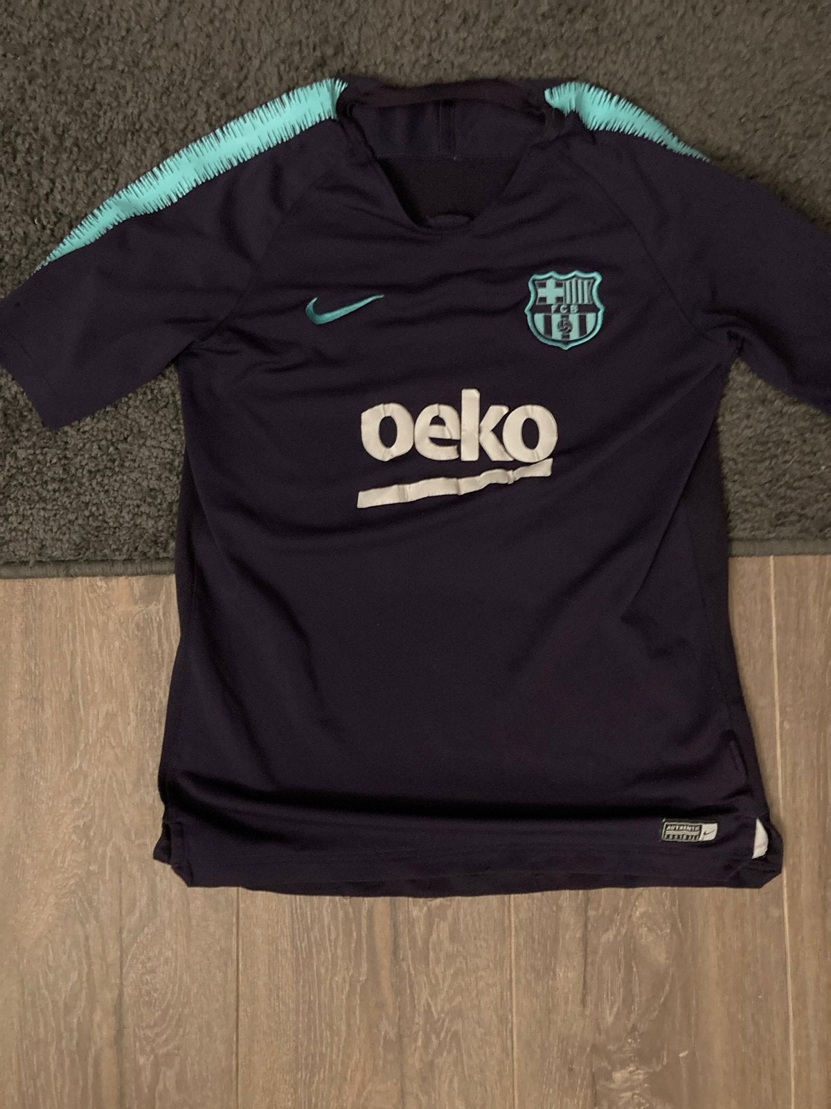FC Barcelona Nike trainingsshirt maat M (160-164, Ophalen, Zo goed als nieuw, Voetbal, Maat 48/50 (M)