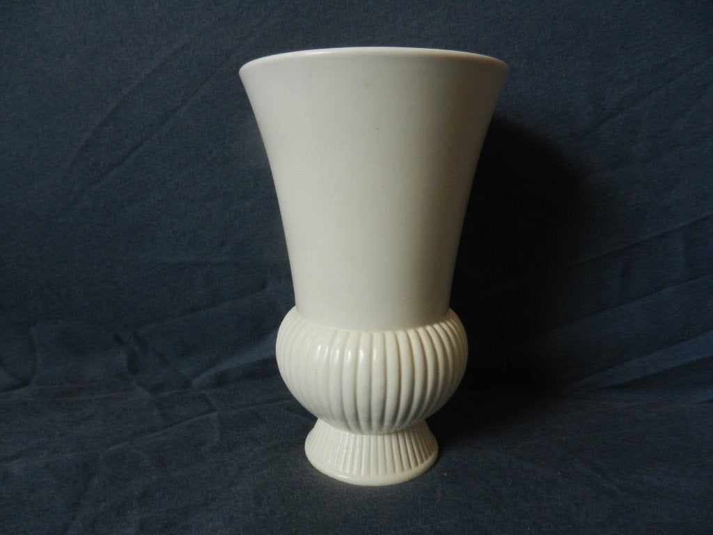 Wedgwood deels geribde vaas zogenaamd Moonstone h. 15,7 cm., Ophalen of Verzenden