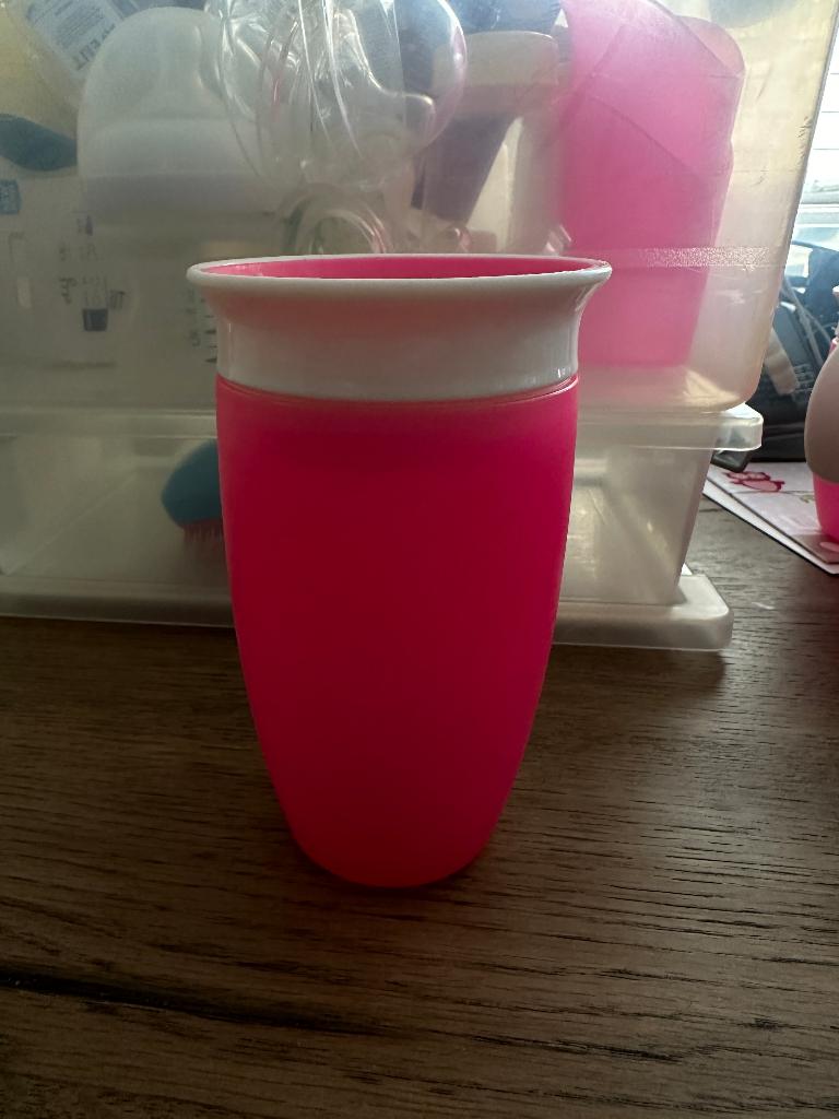 Munchkin 360 drinkbeker roze 300ml – handig voor peuter/kind, Kinderen en Baby's, Babyvoeding en Toebehoren, Ophalen of Verzenden
