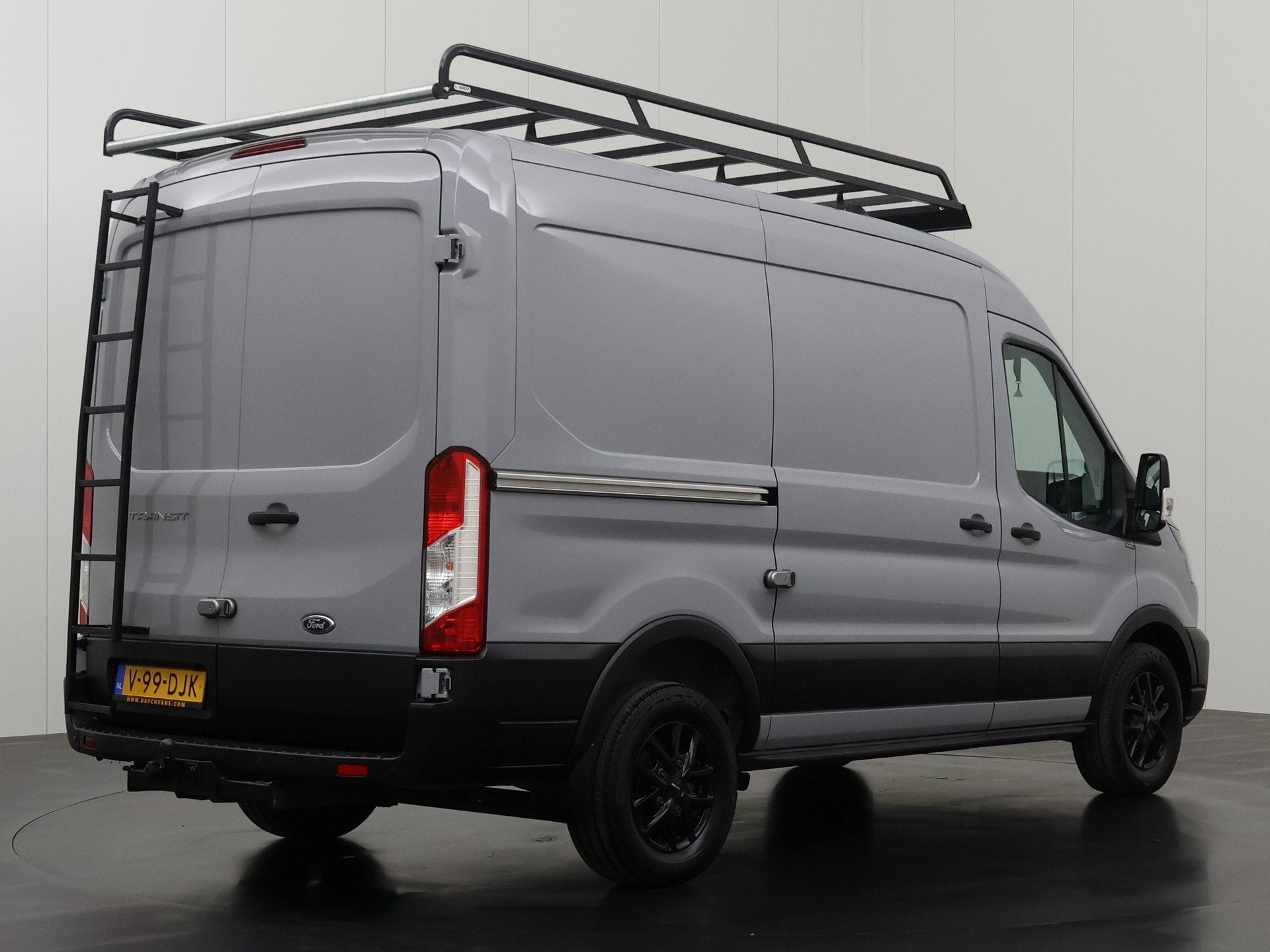 Ford Transit 2.0TDCI 130PK Raptor L2H2 Imperiaal | Trekhaak, Voorwielaandrijving, Dealer onderhouden, Stof, 4 cilinders
