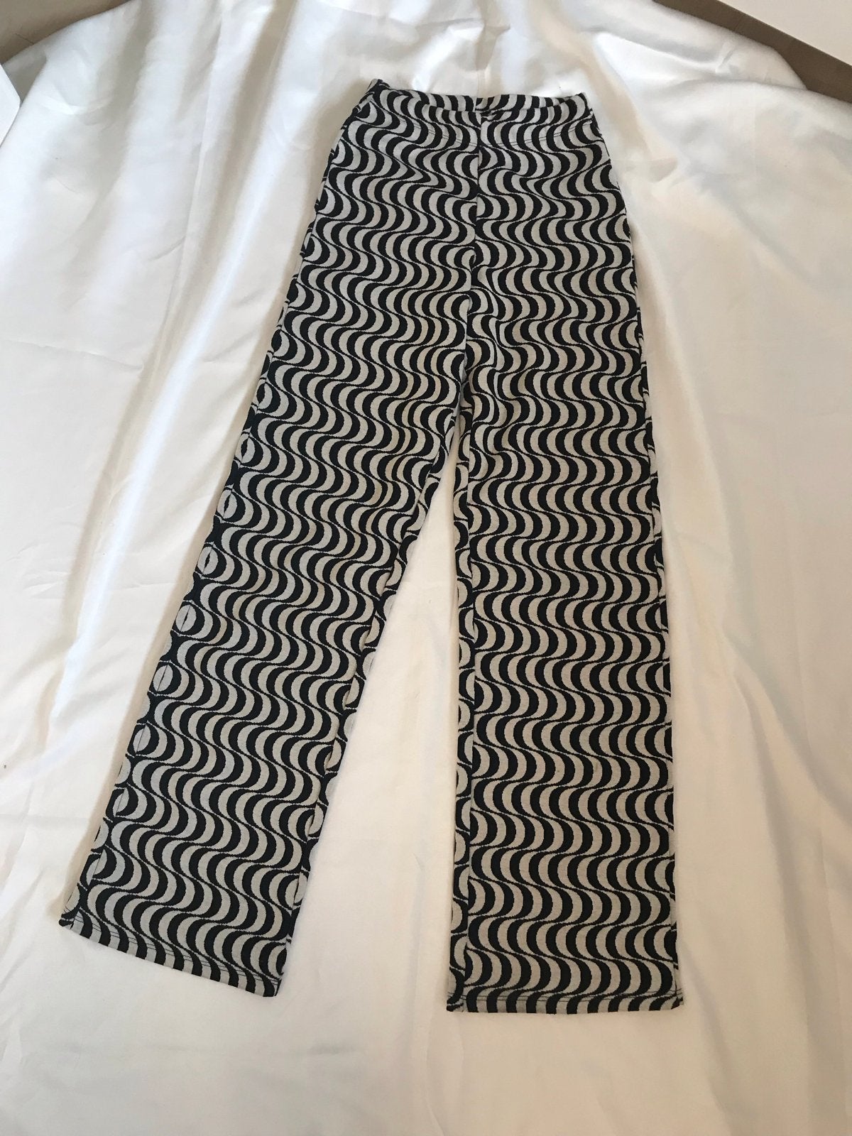 AMY & IVY Zwart-witte golvende broek, Kleding | Dames, Zwart, Ophalen of Verzenden, Zo goed als nieuw, Maat 34 (XS) of kleiner