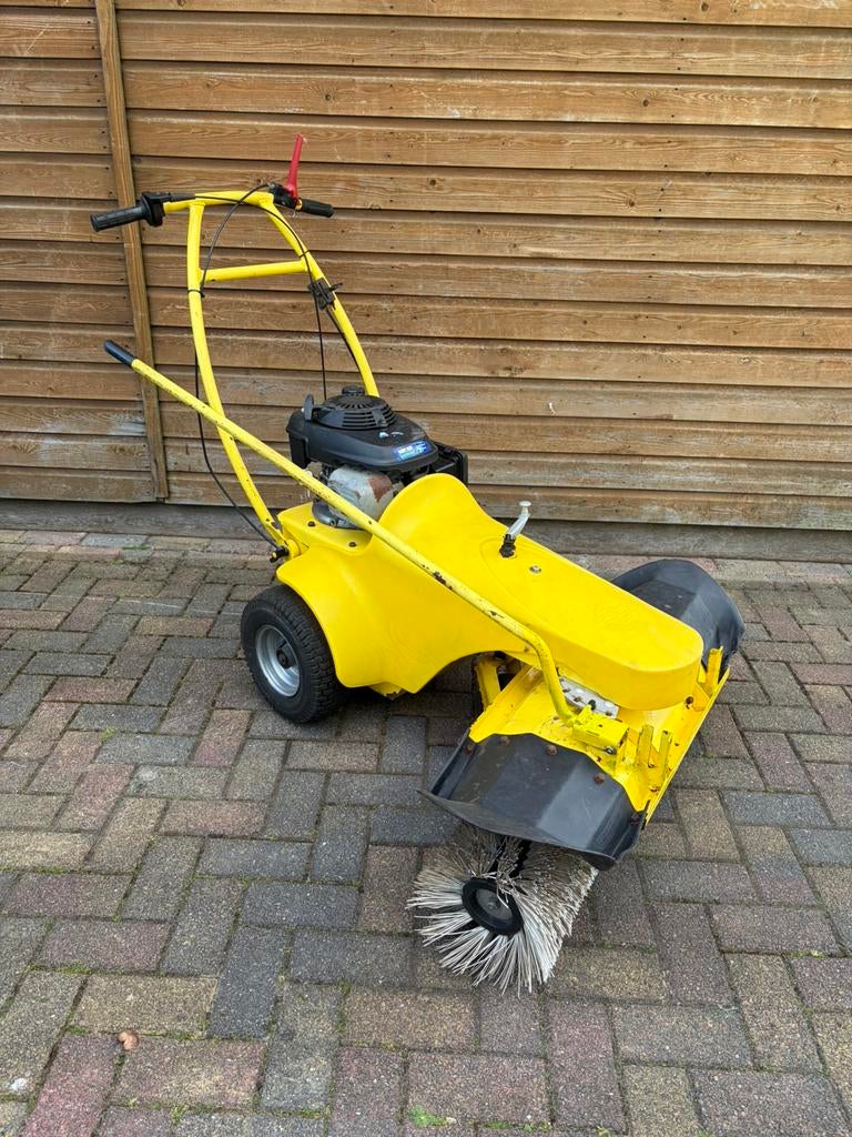 Te huur! Veegmachine / Rolbezem, Machineverhuur!, Tuin en Terras, Veegmachines, Ophalen, Zo goed als nieuw