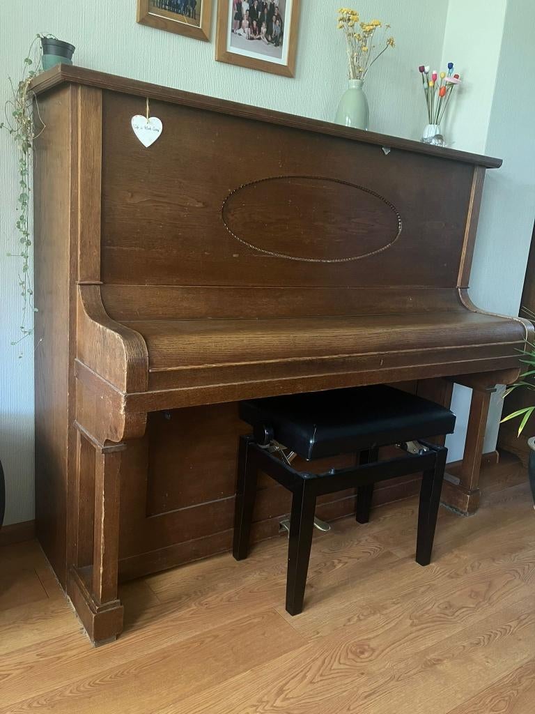 Piano met vilt voor zachtere oefenstand, merk A. Schmidt, Muziek en Instrumenten, Ophalen, Gebruikt, Bruin, Piano