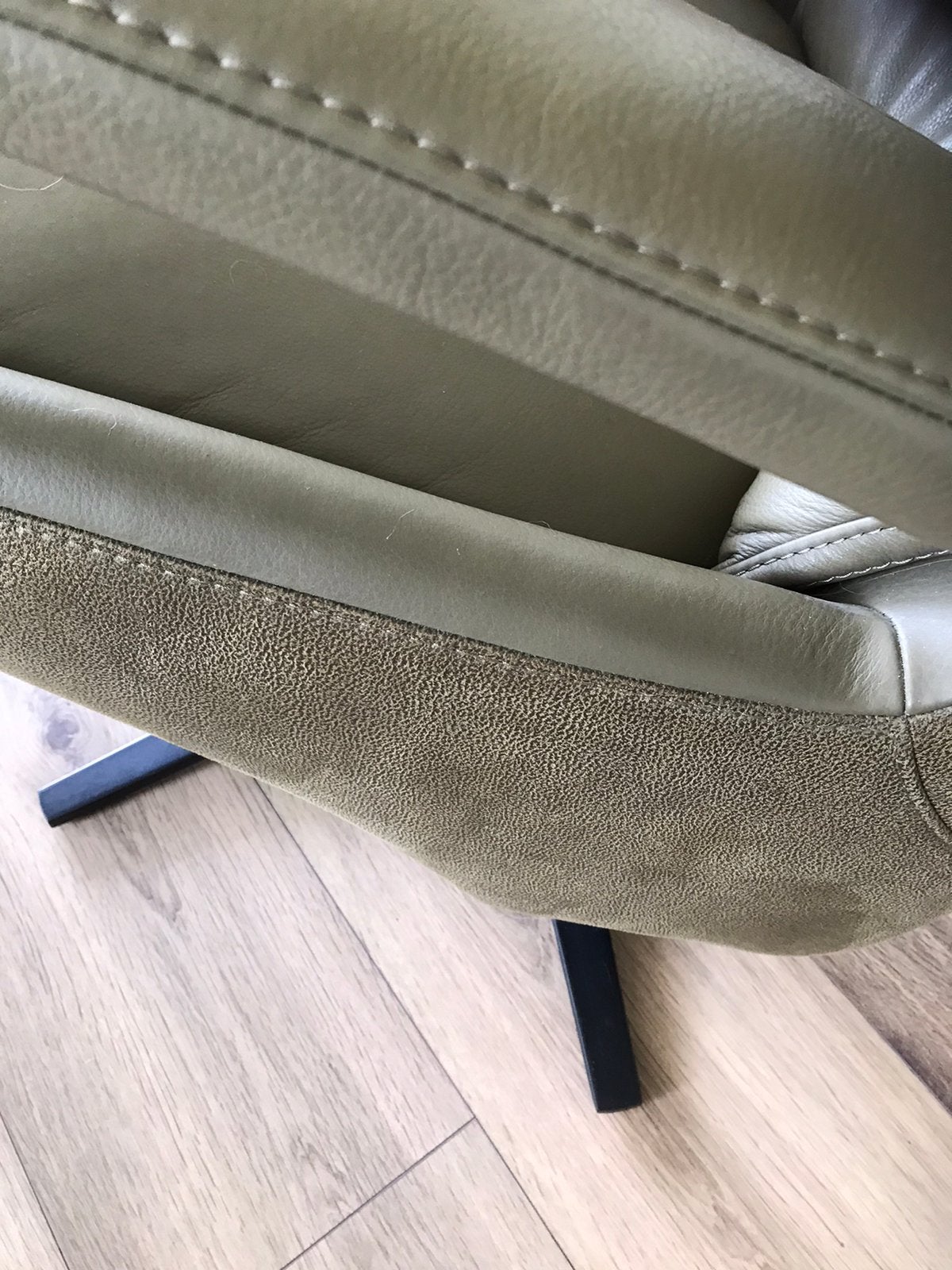 Een pracht stoel klok en klok gaaf bijna niet opgezeten zijn, Ophalen, Minder dan 50 cm, Rond, Leer