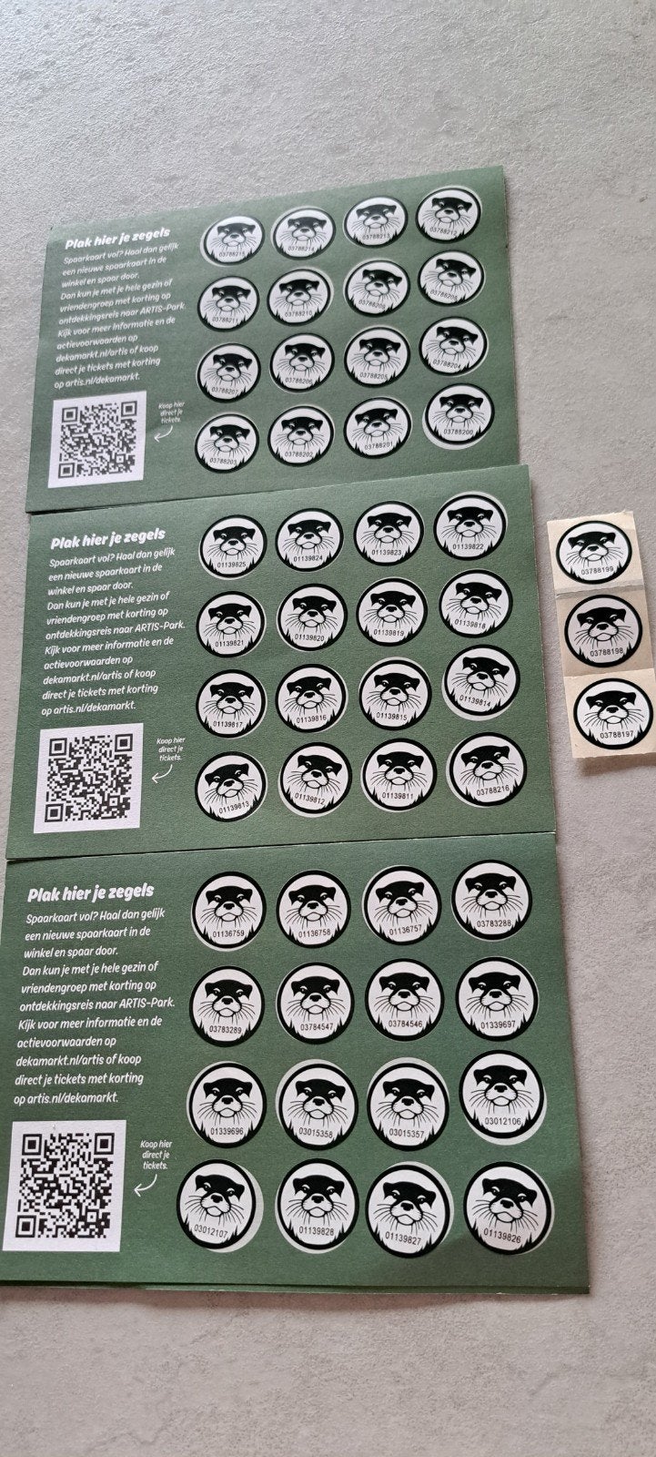3 volle spaarkaarten met Dekamarkt artis zegels, Verzamelen, Supermarktacties, Ophalen of Verzenden