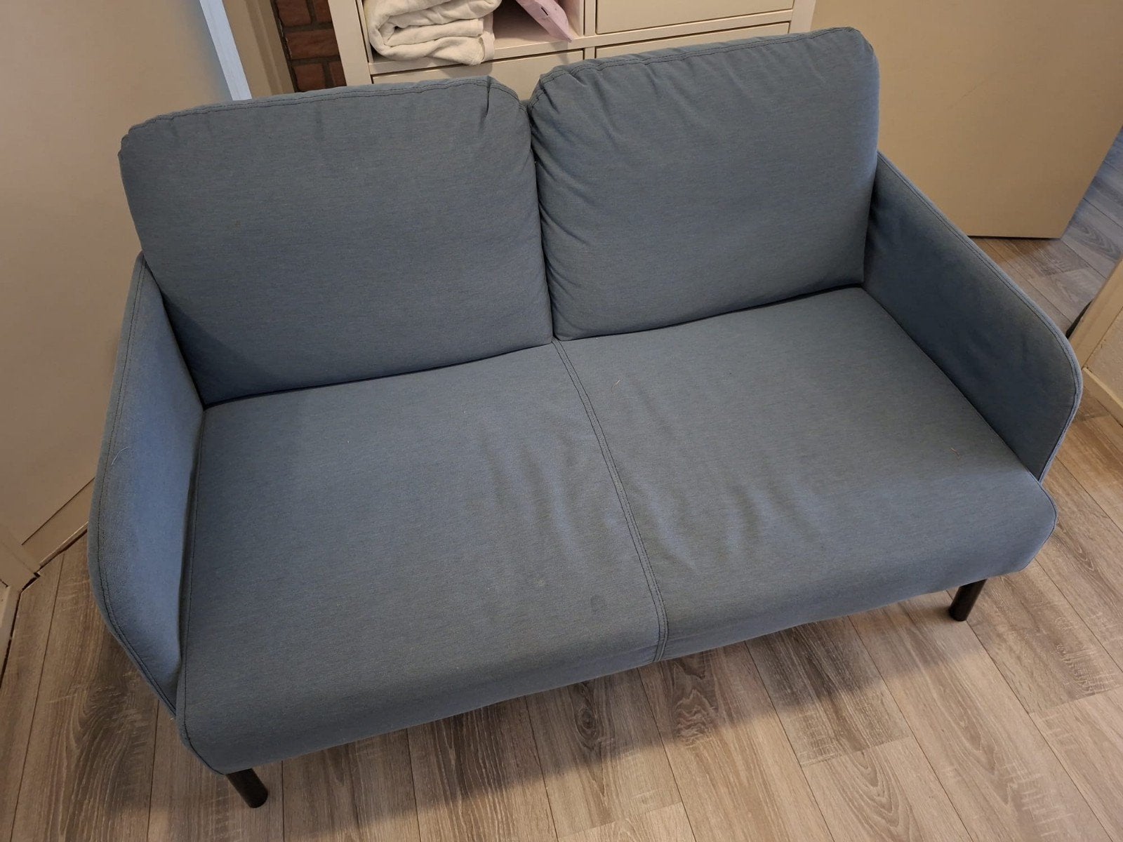 Comfortabele blauwe tweezitsbank IKEA Glostad, Ophalen, Tweepersoons, 75 tot 100 cm, Zo goed als nieuw