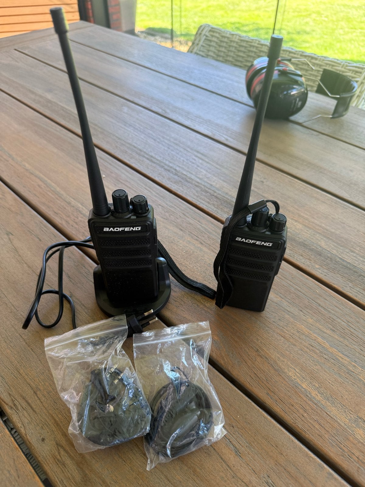 2x Baofeng Portofoon met oordopjes en lader - Nieuw, Telecommunicatie, Ophalen, Nieuw, Portofoon of Walkie-talkie, Handsfree-functie