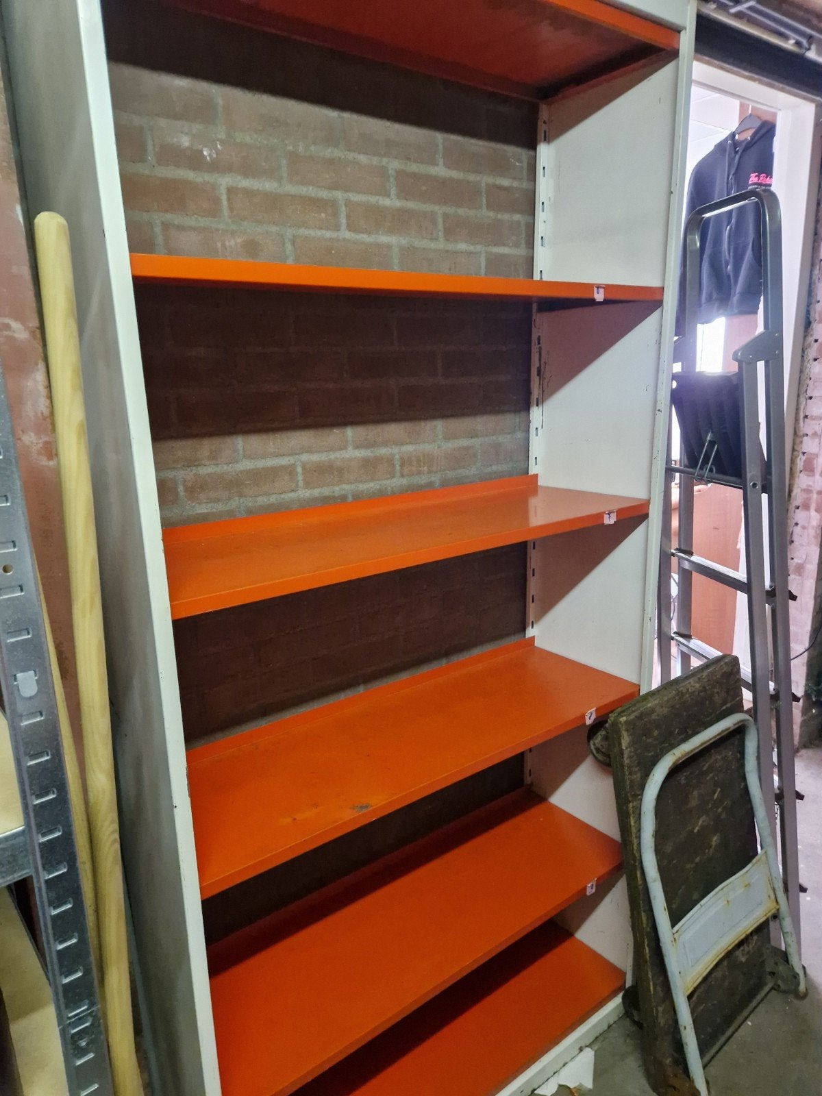 Stevige metalen stellingkast met oranje planken, Ophalen, Gebruikt, Niet van toepassing, Niet van toepassing