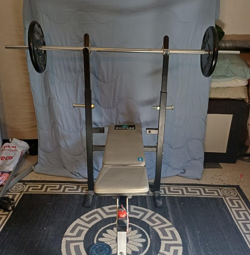 Domyos Fitnessbank met halterstang en gewichten, Ophalen, Gebruikt, Rug, Fitnessbank