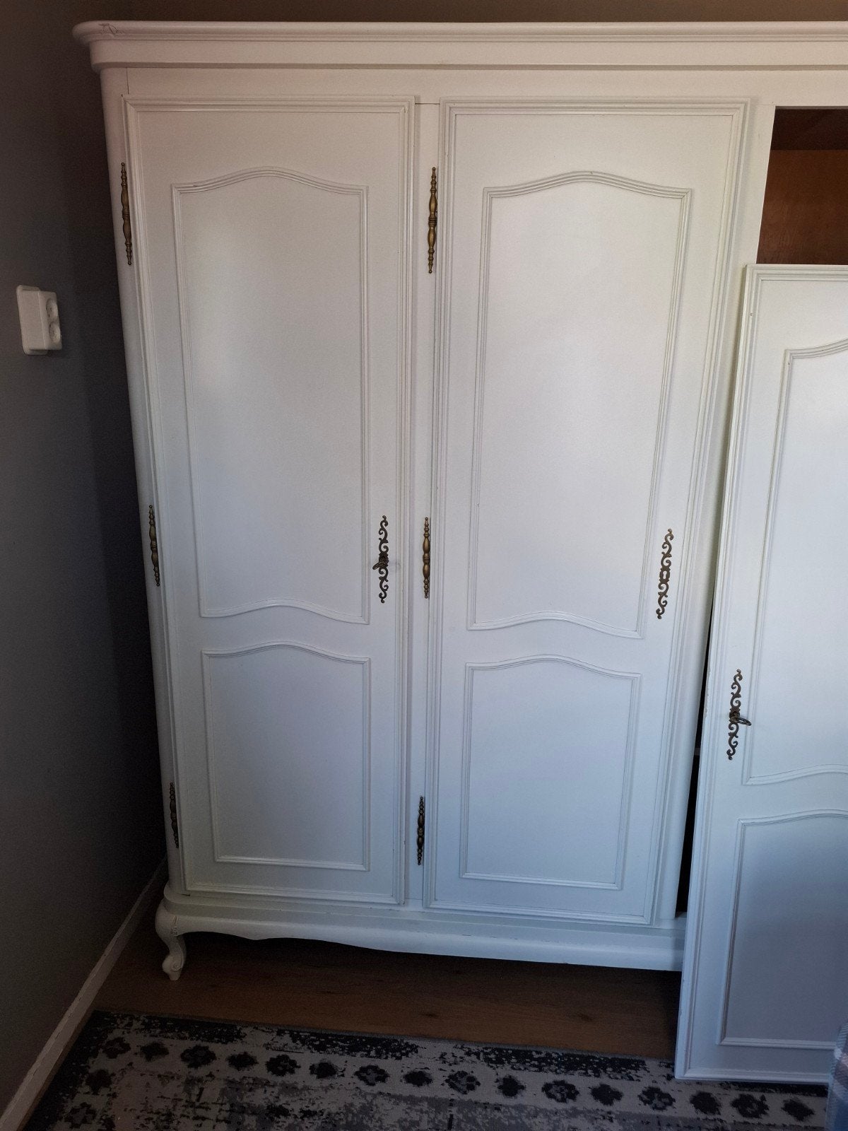 Mooie vierdeurs linnenkast van massief hout, Huis en Inrichting, Kasten | Kledingkasten, Ophalen, Gebruikt, 200 cm of meer, 50 tot 75 cm