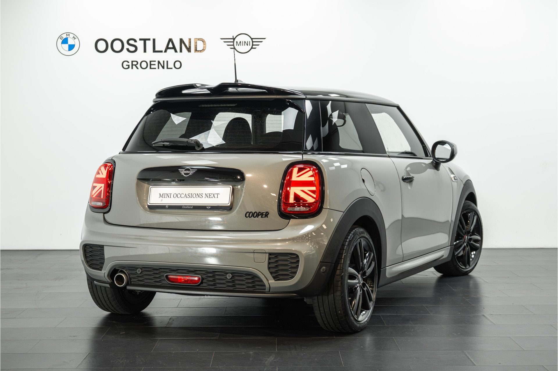 MINI Hatchback Cooper JCW / Keyless Entry / Achteruitrijcame, Auto's, Voorwielaandrijving, Dealer onderhouden, 136 pk, Gebruikt
