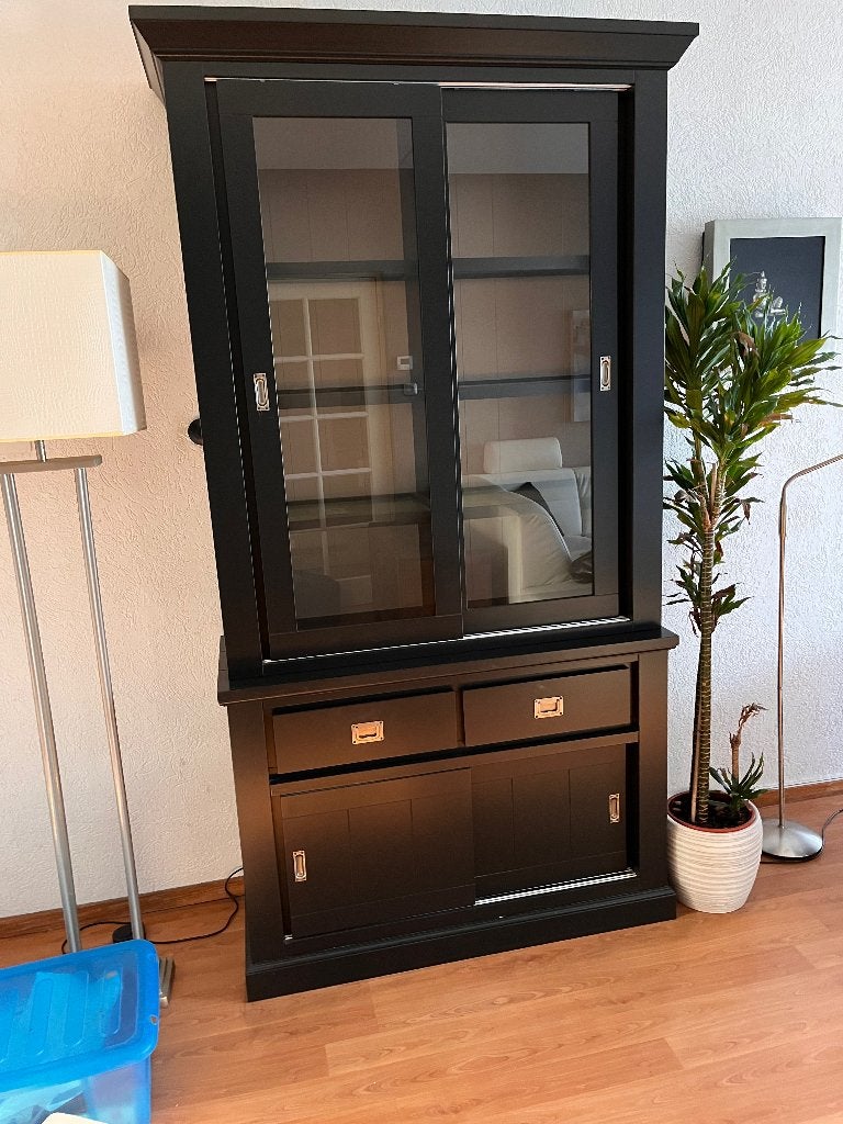 Zwarte houten kast met ingebouwde spots, Ophalen, Zo goed als nieuw, 25 tot 50 cm, Met deur(en)