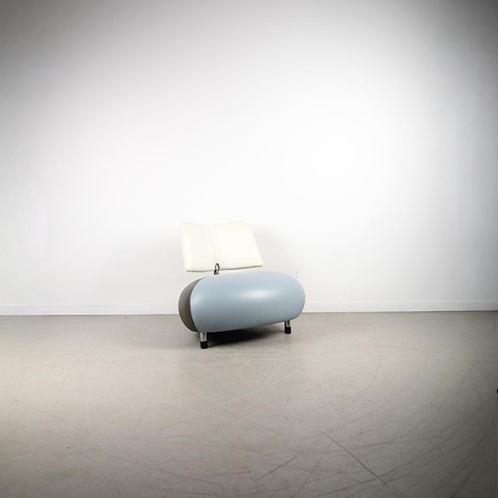 1x Leolux Pallone Fauteuil Blauw/Antraciet/Wit Leer – Chroom