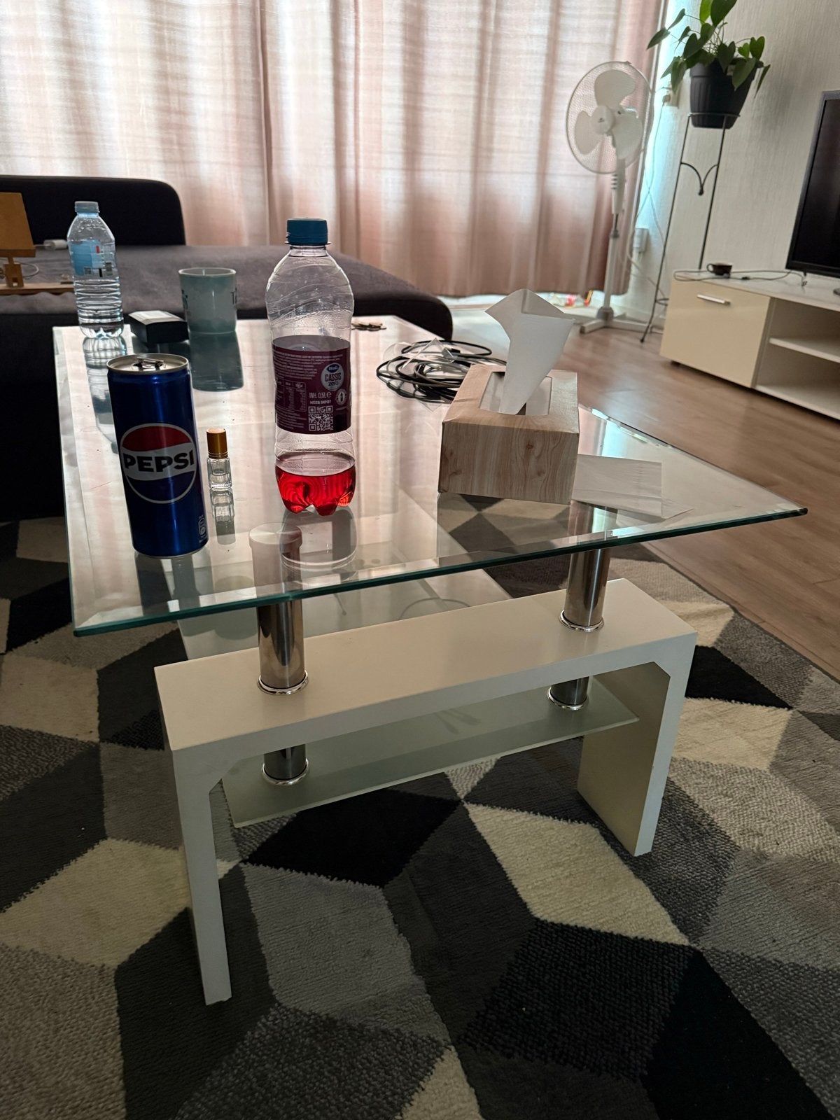 Moderne salontafel met glazen blad en wit onderstel, Ophalen, Gebruikt, 50 tot 100 cm, Glas