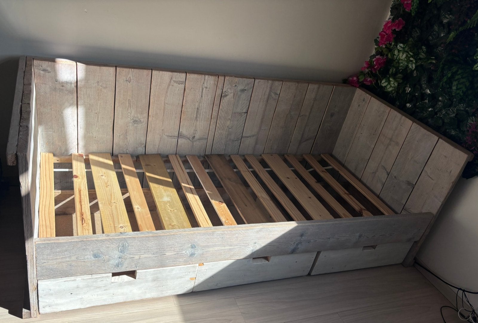 Steigerhouten bed met 3 lades en demontable valbescherming, Ophalen, 90 cm, Eenpersoons, Steigerhout